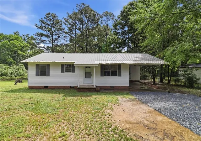 Homes for sale in Calhoun, GA | 318 Circle Dr, Calhoun, GA 30701 | MLS# 7776226