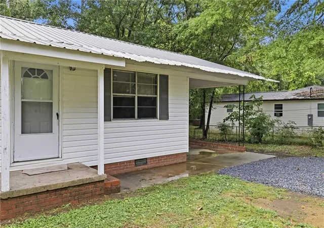 Homes for sale in Calhoun, GA | 318 Circle Dr, Calhoun, GA 30701 | MLS# 7776226