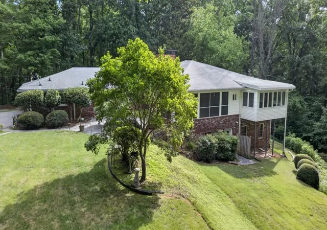 Photo 3 of Single family home for sale at 5274 Powers Fry Rd NW, Atlanta, GA 30327 | MLS# 7809708 | Listing updated on 2026-09-09