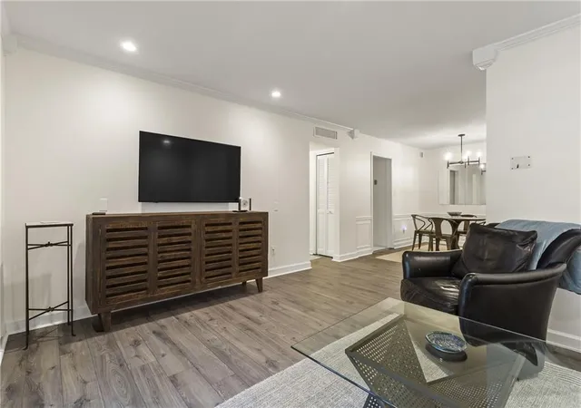 Photo 4 of Condo for sale at 53 La Rue Pl NW, Atlanta, GA 30327 | MLS# 7793985 | Listing updated on 2026-08-14