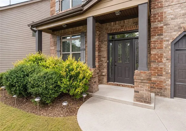 Photo 2 of Single family home for sale at 29 Bay Crst Ct, Loganville, GA 30052 | MLS# 7804129 | Listing updated on 2026-09-19