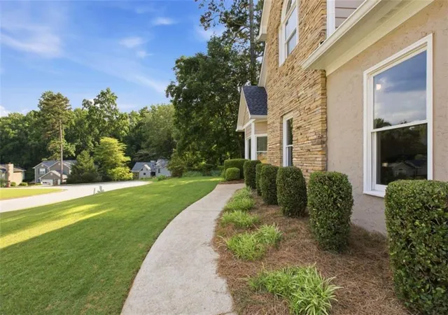 Photo 3 of Sale Pending at 2084 York River Way, Suwanee, GA 30024 | MLS# 7787941 | Listing updated on 2026-09-29