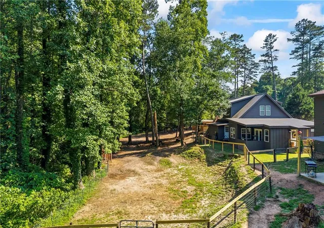 Photo 3 of Single family home for sale at 9315 Meadow Brk Dr, Gainesville, GA 30506 | MLS# 7775798 | Listing updated on 2026-08-09