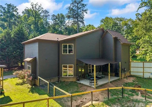 Photo 4 of Single family home for sale at 9315 Meadow Brk Dr, Gainesville, GA 30506 | MLS# 7775798 | Listing updated on 2026-08-09