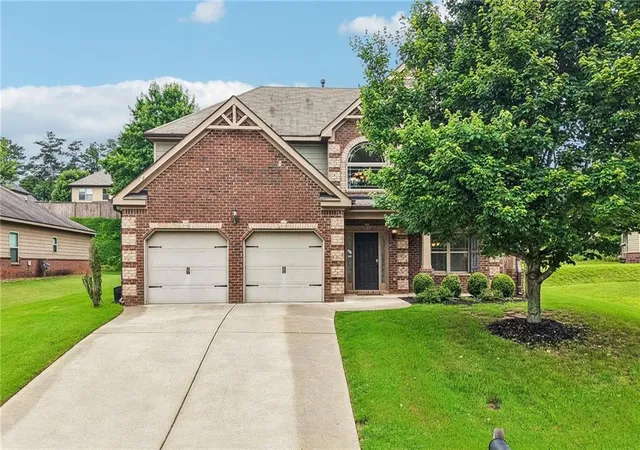Photo 2 of Sale Pending at 4930 Roosevelt Cir, Cumming, GA 30040 | MLS# 7785105 | Listing updated on 2026-08-24