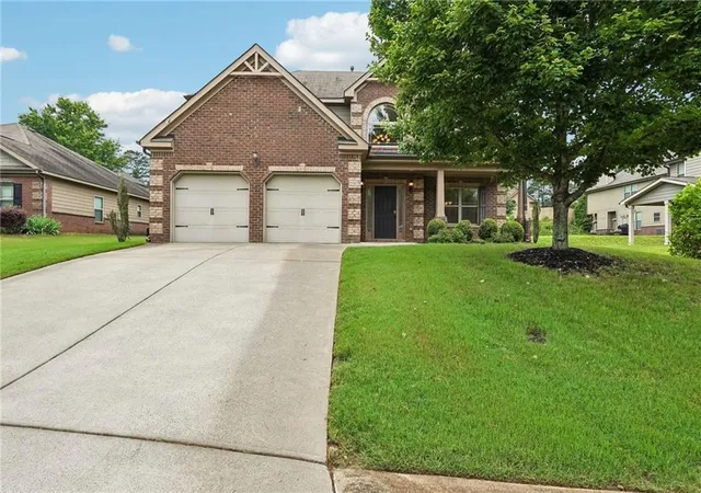 Photo 3 of Sale Pending at 4930 Roosevelt Cir, Cumming, GA 30040 | MLS# 7785105 | Listing updated on 2026-08-24