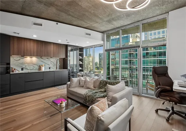 Photo 1 of Condo for sale at 923 Peachtree St Ne #1824, Atlanta, GA 30309 | MLS# 7782986 | Listing updated on 2026-07-20