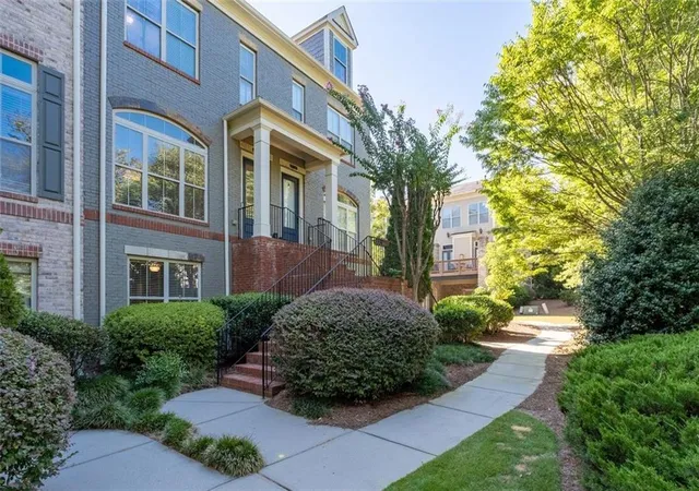 Townhouse for sale at 1736 Breyerton Dr Ne, Atlanta, GA 30329 | MLS# 7827717