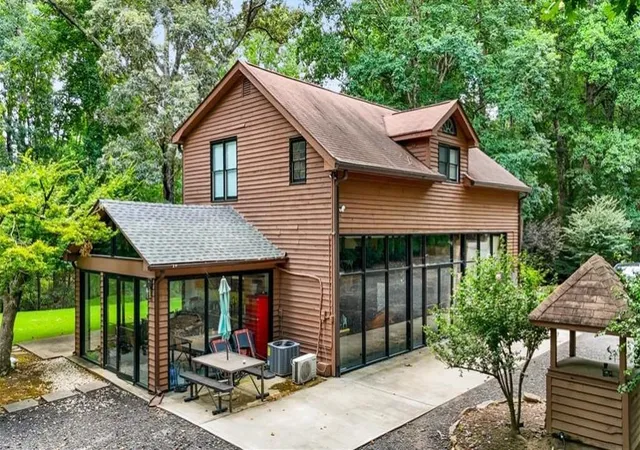 3rd image of 451 Nichols Dr, Suwanee, GA 30024 | MLS# 7698462