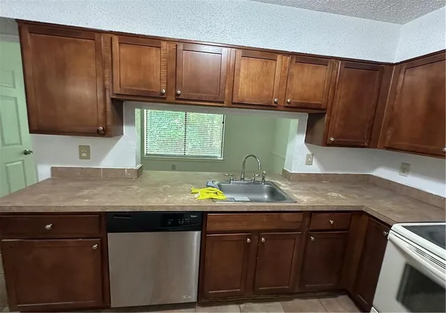 Photo 3 of Condo for sale at 913 Seasons Pkwy, Norcross, GA 30093 | MLS# 7806511 | Listing updated on 2026-09-09