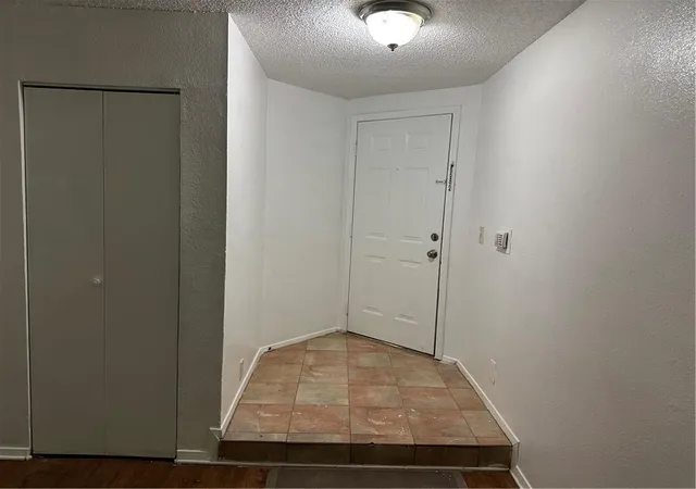 Listing Photo 5 - Condo for sale in building located at 913 Seasons Pkwy, Norcross, GA 30093