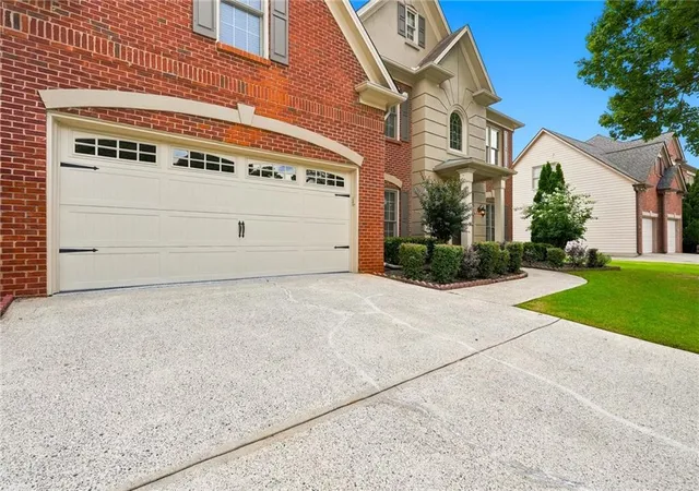 Photo 3 of Sale Pending at 10805 Glenhurst Pass, Johns Creek, GA 30097 | MLS# 7805661 | Listing updated on 2026-09-08