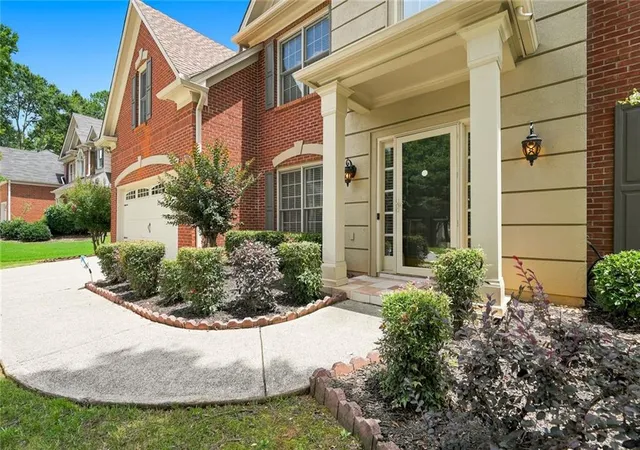 Photo 4 of Sale Pending at 10805 Glenhurst Pass, Johns Creek, GA 30097 | MLS# 7805661 | Listing updated on 2026-09-08