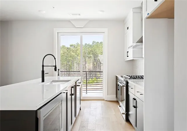 Listing Photo 5 - Condo for sale in building located at 7230 Smt Pl, Alpharetta, GA 30009