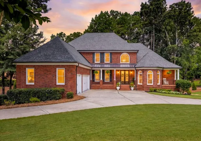 Photo 1 of Single family home for sale at 190 Oakhurst Leaf Dr, Alpharetta, GA 30004 | MLS# 7816923 | Listing updated on 2026-08-17