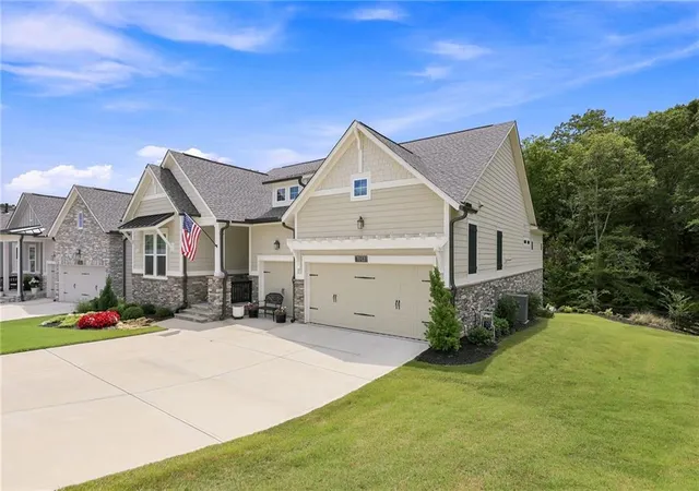 2nd image of 7012 Cottage Grove Dr, Flowery Branch, GA 30542 | MLS# 7809841