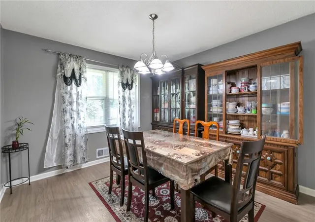 4th image of 4854 Rosewood Dr Sw, Lilburn, GA 30047 | MLS# 7798283