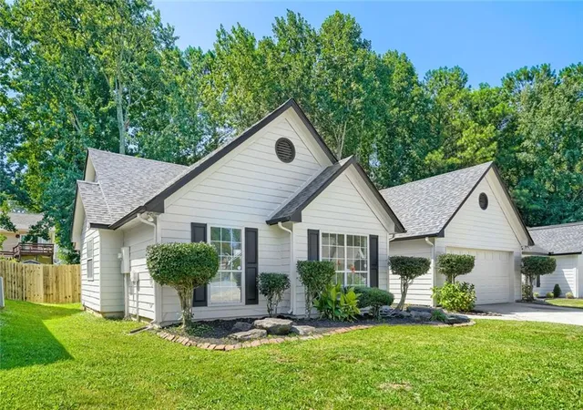 Photo 3 of Single family home for sale at 1090 Avalon Dr, Lawrenceville, GA 30044 | MLS# 7823500 | Listing updated on 2026-08-28