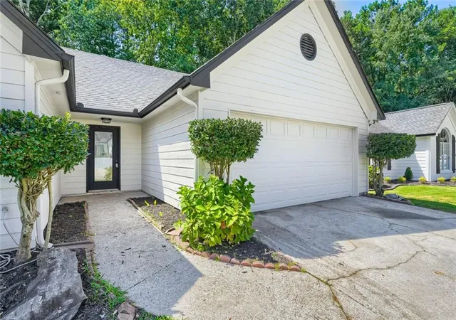 Photo 3 of Single family home for sale at 1090 Avalon Dr, Lawrenceville, GA 30044 | MLS# 7823500 | Listing updated on 2026-08-28