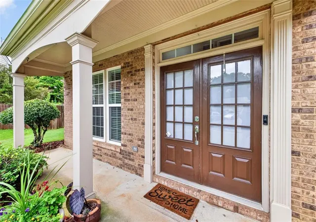 Photo 3 of Sale Pending at 581 Kyle Tr Ct, Sugar Hill, GA 30518 | MLS# 7796236 | Listing updated on 2026-09-01
