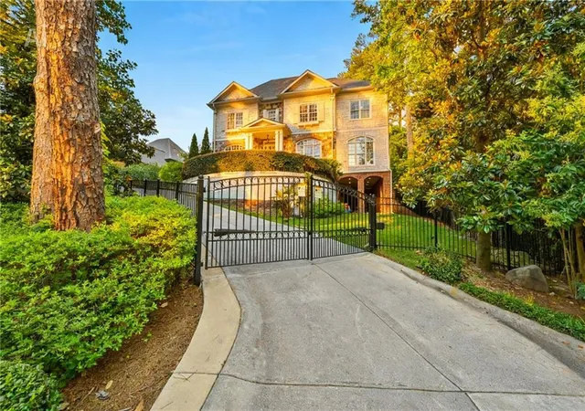 2nd image of 982 Canter Rd Ne, Atlanta, GA 30324 | MLS# 7774212
