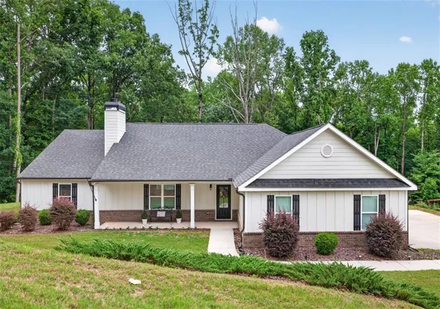 Homes for sale in Commerce, GA | 561 Oconee Ln, Commerce, GA 30529 | MLS# 7785599