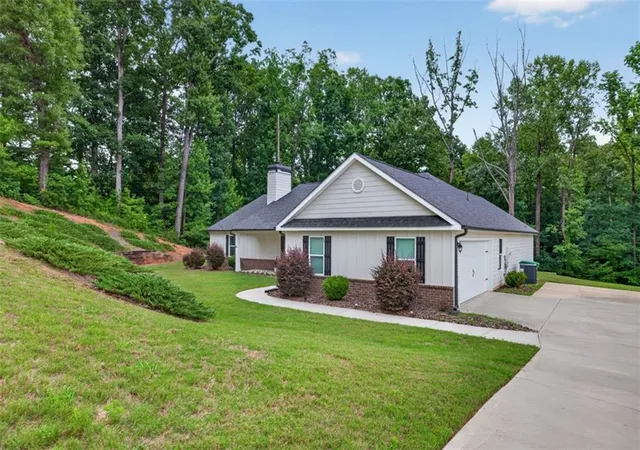 Homes for sale in Commerce, GA | 561 Oconee Ln, Commerce, GA 30529 | MLS# 7785599