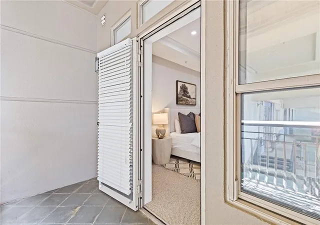 2nd image of 3334 Peachtree Rd Ne, Atlanta, GA 30326