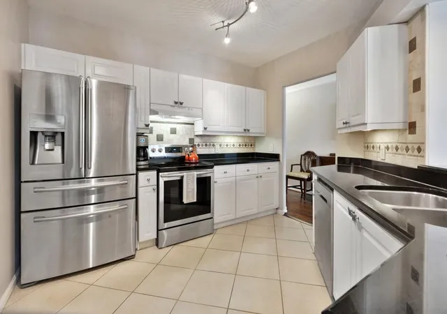 Homes for sale in Atlanta, GA | 3334 Peachtree Rd Ne #109, Atlanta, GA 30326 | MLS# 7702854