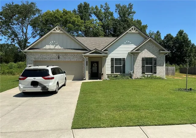 Photo 1 of Single family home for sale at 111 Mcginnis Cir, Calhoun, GA 30701 | MLS# 7825518 | Listing updated on 2026-08-22