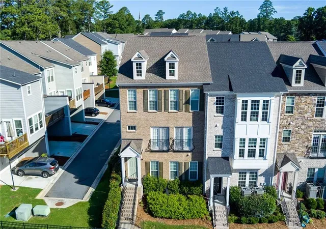 Photo 3 of Townhouse for sale at 2051 Fls Park Way, Decatur, GA 30033 | MLS# 7791113 | Listing updated on 2026-08-23