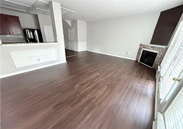 Listing Photo 4 - Condo for sale in building located at 4407 Stone Gate Wy, Atlanta, GA 30344 - Unit #149