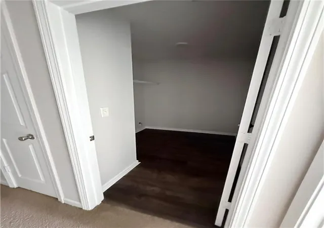 Listing Photo 5 - Condo for sale in building located at 4407 Stone Gate Wy, Atlanta, GA 30344 - Unit #149
