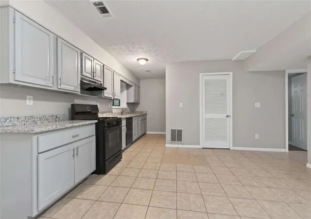 Photo 3 of Sale Pending at 2595 Fieldstone View Ln, Conyers, GA 30013 | MLS# 7795609 | Listing updated on 2026-09-02