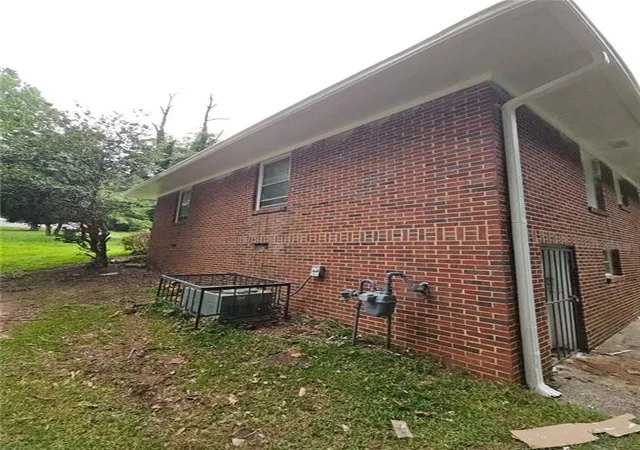 Photo 11 of Single family home for sale at 465 Pegg Rd Sw, Atlanta, GA 30315 | MLS# 7819122 | Listing updated on 2026-08-11
