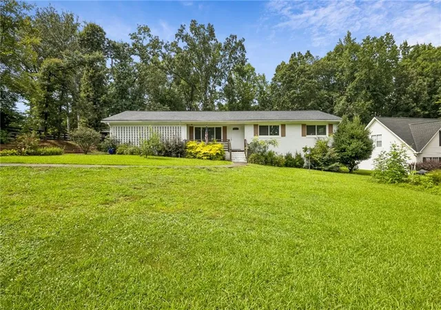 Photo 2 of Single family home for sale at 1331 Owen Cir, Sugar Hill, GA 30518 | MLS# 7818858 | Listing updated on 2026-08-11