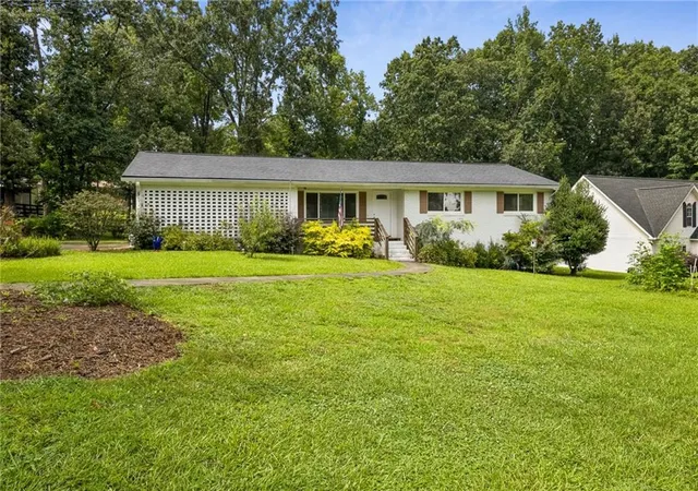 Photo 3 of Single family home for sale at 1331 Owen Cir, Sugar Hill, GA 30518 | MLS# 7818858 | Listing updated on 2026-08-11