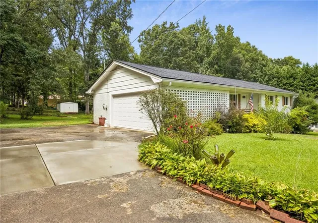 Photo 4 of Single family home for sale at 1331 Owen Cir, Sugar Hill, GA 30518 | MLS# 7818858 | Listing updated on 2026-08-11