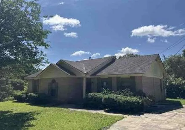 Homes for sale in Tuskegee, AL | 2112 Auburn Street, Tuskegee, AL 36083 | MLS# 7799782