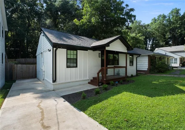 Photo 2 of Sale Pending at 537 Westmeath Dr Sw, Atlanta, GA 30310 | MLS# 7800683 | Listing updated on 2026-09-04