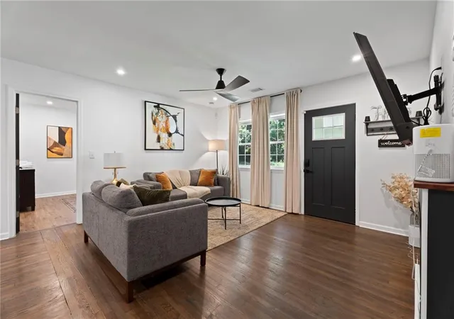 Photo 4 of Sale Pending at 537 Westmeath Dr SW, Atlanta, GA 30310 | MLS# 7800683 | Listing updated on 2026-09-04