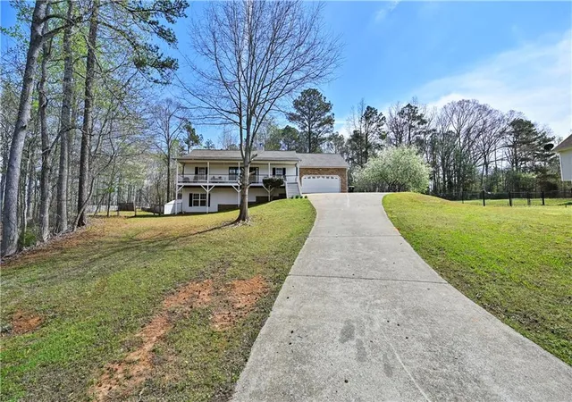 Photo 3 of Single family home for sale at 125 Tricias Way, Temple, GA 30179 | MLS# 7814305 | Listing updated on 2026-09-11