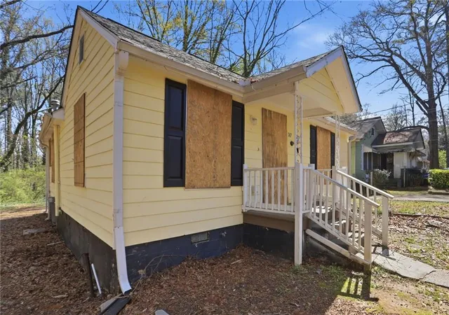 Photo 3 of Single family home for sale at 747 Gary Rd NW, Atlanta, GA 30318 | MLS# 7746845 | Listing updated on 2026-09-17