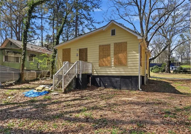 Photo 4 of Single family home for sale at 747 Gary Rd NW, Atlanta, GA 30318 | MLS# 7746845 | Listing updated on 2026-09-17