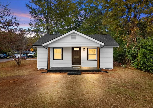 Homes for sale in Monroe, GA | 118 Perry St, Monroe, GA 30655 | MLS# 7744030
