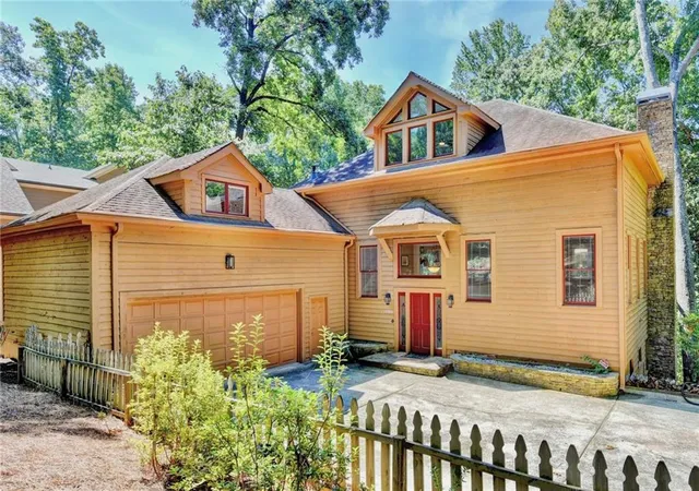 Photo 2 of Single family home for sale at 9035 Walnut Cvs Ln, Gainesville, GA 30506 | MLS# 7803973 | Listing updated on 2026-09-11