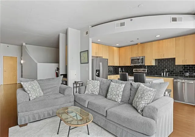 2nd image of 361 17Th St Nw #2115, Atlanta, GA 30363 | MLS# 7762064