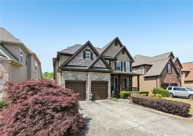 Photo 3 of Single family home for sale at 3180 The Cmns Dr, Cumming, GA 30041 | MLS# 7750914 | Listing updated on 2026-09-16