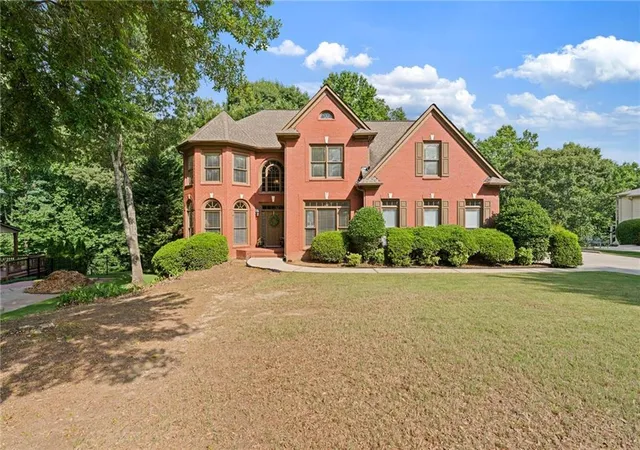 Homes for sale in Suwanee, GA | 163 Woodcliff Dr, Suwanee, GA 30024 | MLS# 7773716