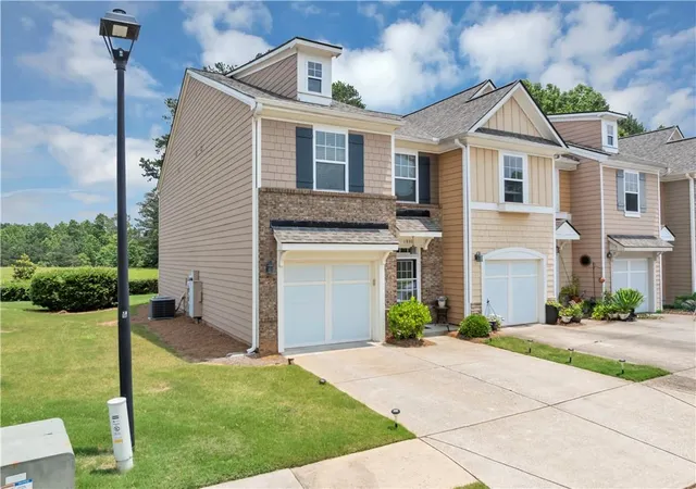 Photo 2 of Townhouse for sale at 1936 Lakeshore Overlook Cir Nw, Kennesaw, GA 30152 | MLS# 7794756 | Listing updated on 2026-08-10